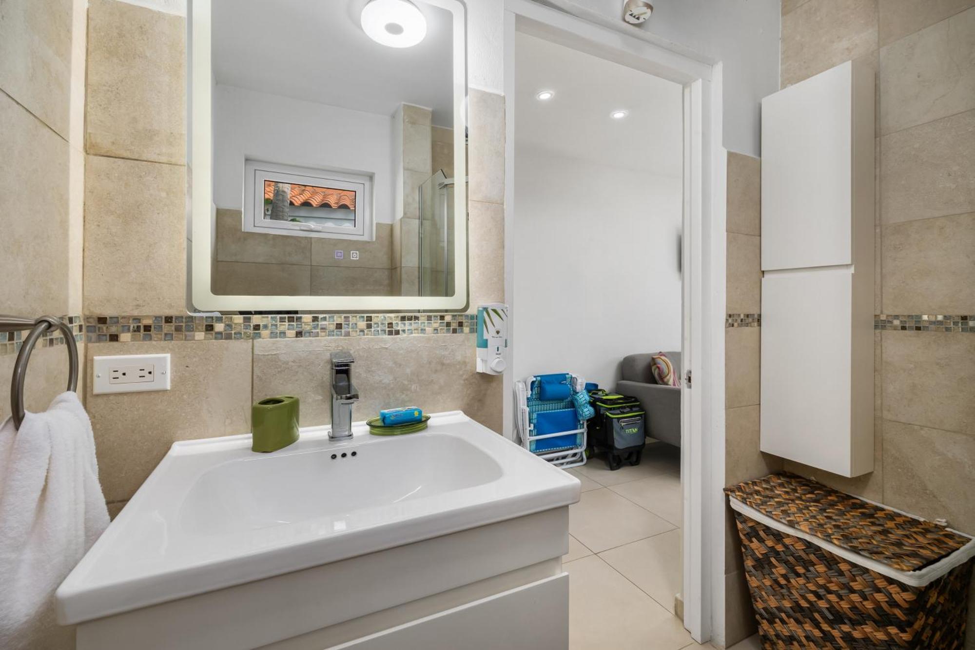 Adele'S Apartment With Pool, 5 Minutes Walk To The Beach Palm Beach Dış mekan fotoğraf