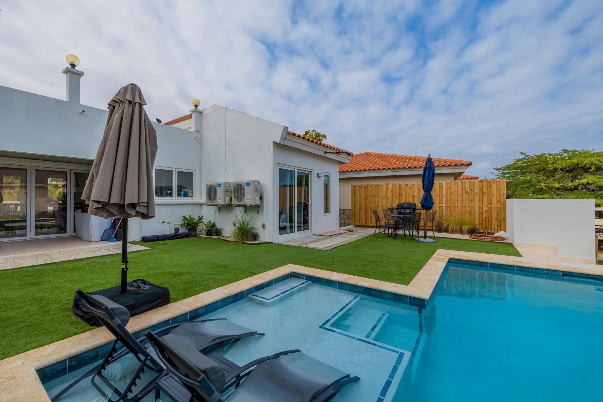 Adele'S Apartment With Pool, 5 Minutes Walk To The Beach Palm Beach Dış mekan fotoğraf