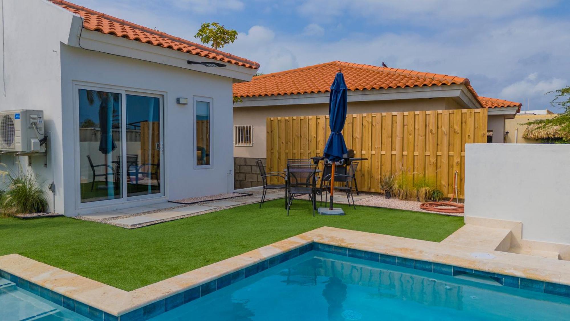 Adele'S Apartment With Pool, 5 Minutes Walk To The Beach Palm Beach Dış mekan fotoğraf