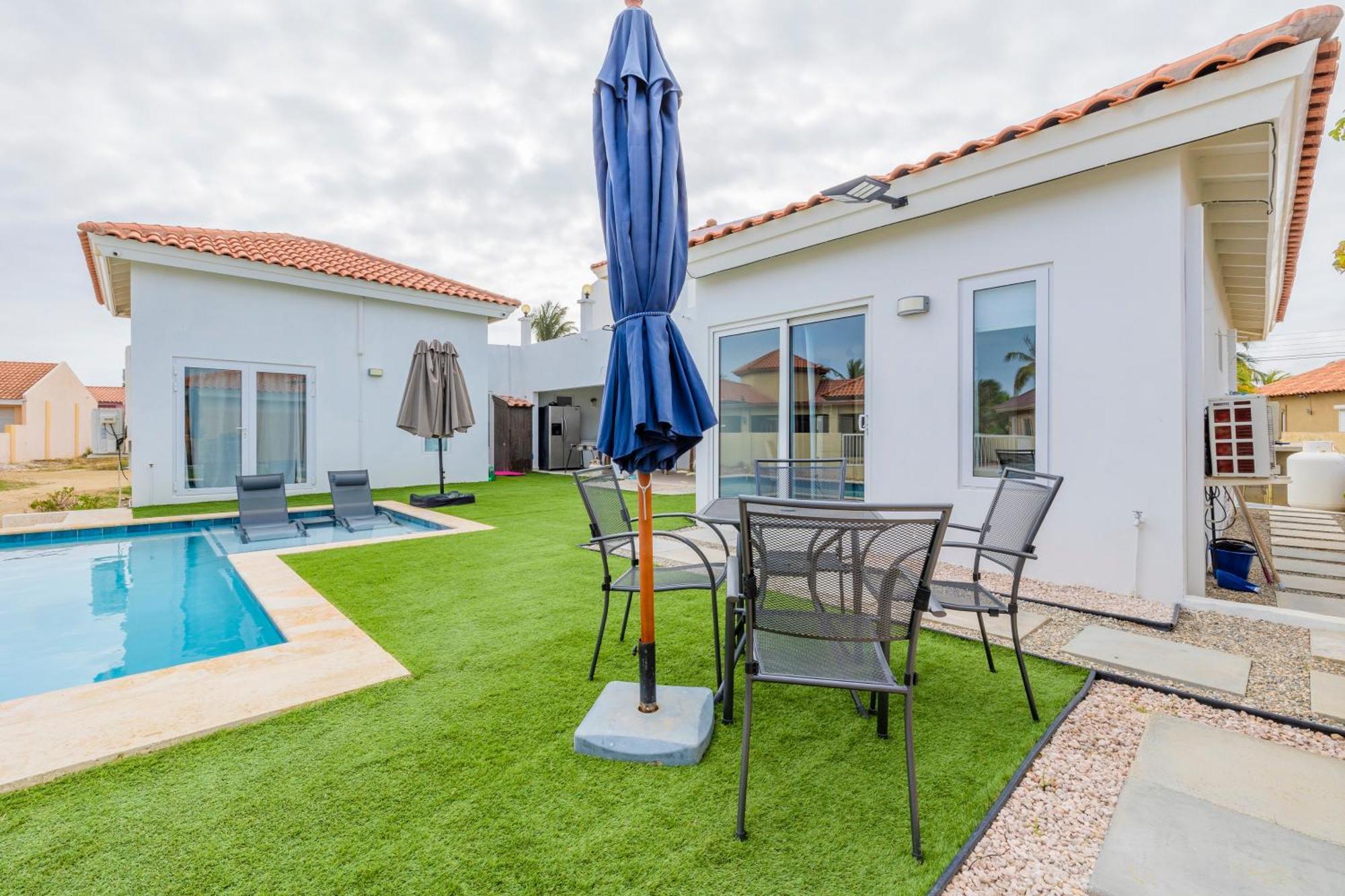 Adele'S Apartment With Pool, 5 Minutes Walk To The Beach Palm Beach Dış mekan fotoğraf