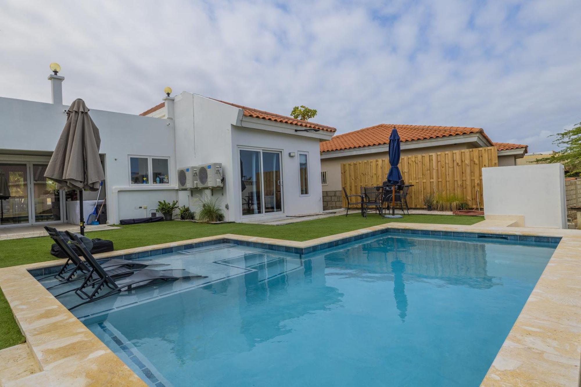 Adele'S Apartment With Pool, 5 Minutes Walk To The Beach Palm Beach Dış mekan fotoğraf